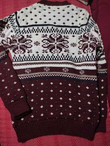 za mlade: Nov muski dzemper sa zimskim motivima, velicina L. Nosen samo za — 4