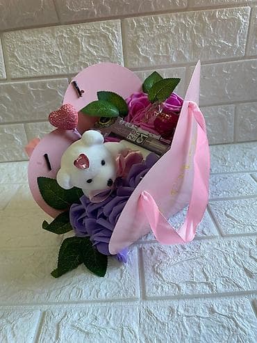 Sobne biljke: Poklon set – dekorativne korpe sa ružama, slatkišima i detaljima za — 6