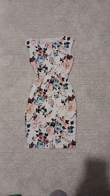 svecane ogrlice: 1) Uska haljina s cvetnim printom u M velicini - Kroj: pencil/silueta — 1
