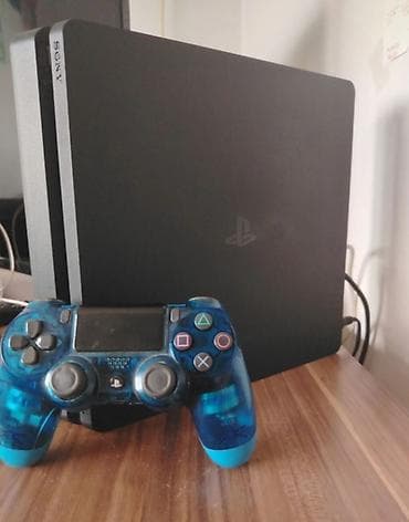 PS4 Slim1TB, otpuno ispravan i spreman za korišćenje. Konzola radi na lalafo.rs PS4 Slim1TB, otpuno ispravan i spreman za korišćenje. Konzola radi