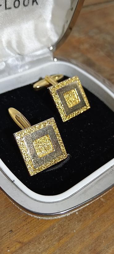 Kancelarijski nameštaj: Kolekcija dekorativnih i sitnih vintage predmeta – idealno za — 8