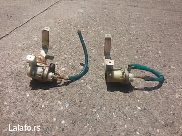 polovne letnje gume 215 55 r16: Prskalica zadnjeg stakla Lada Karavan, Lada Niva. Očuvano, ispravno — 2