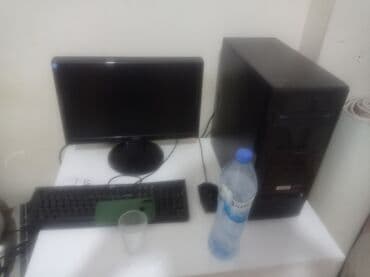 radio savica: Desktop računar koji sadrži monitor, kućište, tastaturu i miš. Monitor — 4