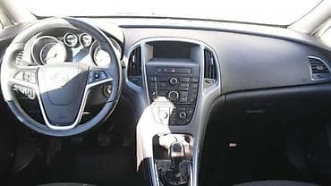 zuti trougao na instrument tabli: INSTRUMENT TABLA ZA OPEL ASTRA J OD 2009. DO 2015. GOD. | Polovni — 1