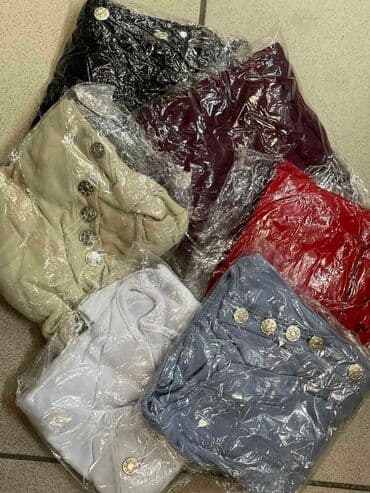 Bluze: Bluzica 
1700 din — 12