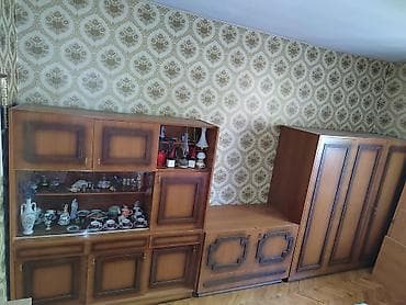 Regal iz tri dela očuvan, Aranđelovac, u odličnom stanju. Obavezan at lalafo.rs Regal iz tri dela očuvan, Aranđelovac, u odličnom stanju. Obavezan