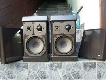 Foto i video kamere: Grundig M 600 bas 17,5cm; srednji 11x11cm; visoki 11x8cm 50-75w/4 oma; — 2