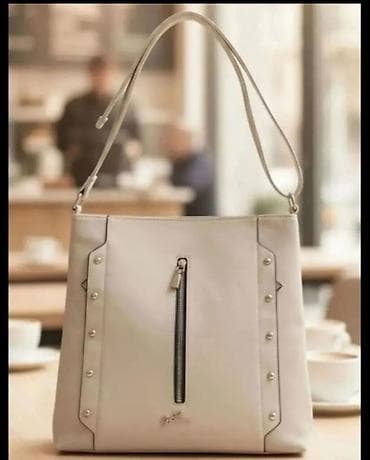 mommy bag torba: Elegantna ženska torba preko ramena u svetloj bež/boji slonovače. - — 1