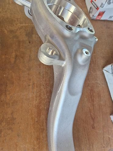 ajkula auto: Rukavac tocka Audi A4 B6 Audi A4 B7 nosac glavcine Opis: - Masivno — 3