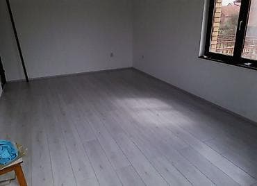 Reklamiranje, štampanje: Postavljanje laminata, vinil ploča sa profesionalnom opremom. Cena — 7