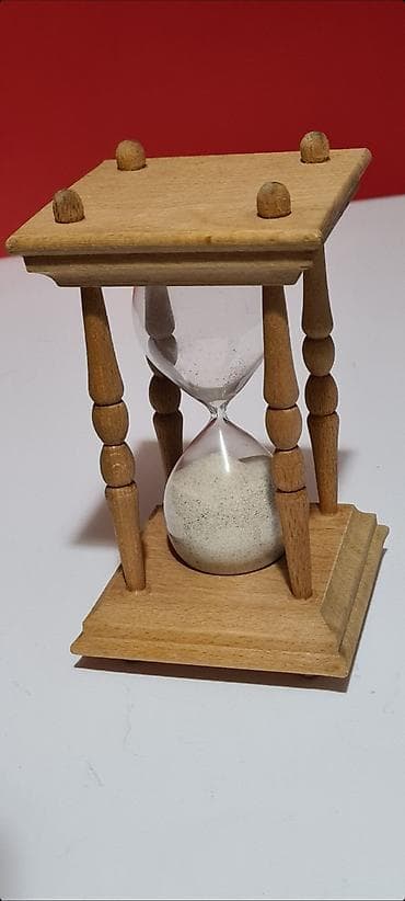 sudopera cena: ☆ Stari peščani sat, sa četiri drvena lepo oblikovanih stubića. - — 2