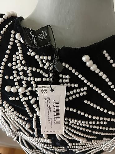 ugg 36 mini: Crna mini haljina bez rukava sa izraženim naramenicama, bogato — 8