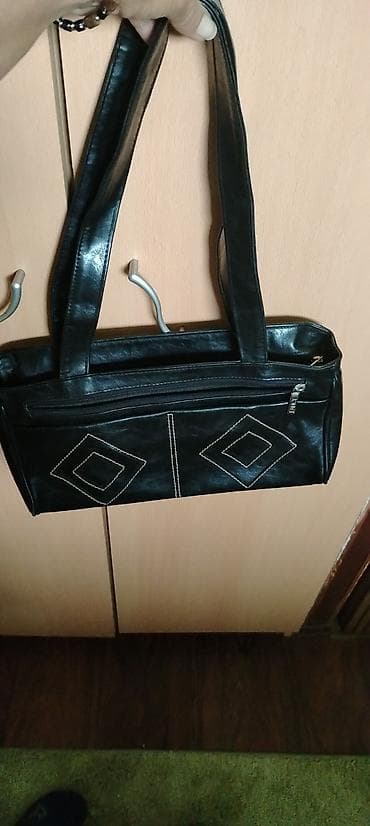 desigual torbe nova kolekcija: Ženske torbe – 3 modela 1) Crna torba sa dužim ručkama za nošenje — 1