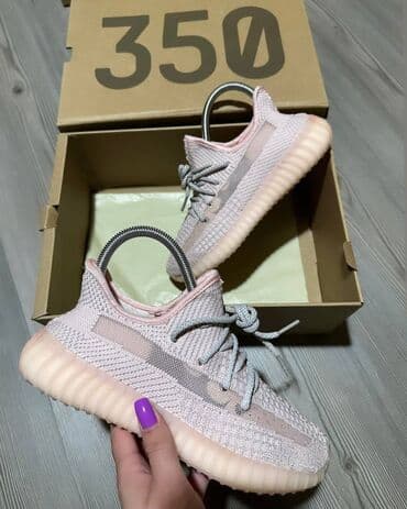 mercurial patike: Adidas Yeezy Boost 350 patike A klasa

Novo.
Brojevi 36 do 46 — 18
