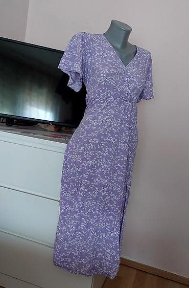 patike dn: Ljubičasta midi haljina s cvetnim printom - Kroj: wrap/pretklop — 3