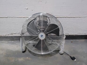 remington 5 in 1: Ventilator podni - viseći, korišćen u kućnim uslovima. Ima tri brzine — 1