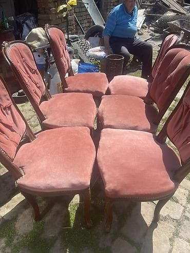 Set od 6 klasičnih drvenih stolica sa tapaciranim sedalima i