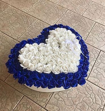 jastuci za ugaonu garnituru: Kutija u obliku srca sa ružama – luksuzna cvetna aranžmanska kutija - — 2