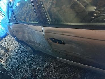 Auto delovi, gume i tjuning: Opel Omega B – limuzina, srebrna, zadnja desna strana oštećena Opis — 1