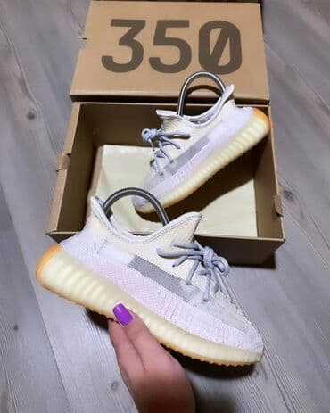mercurial patike: Adidas Yeezy Boost 350 patike A klasa

Novo.
Brojevi 36 do 46 — 14