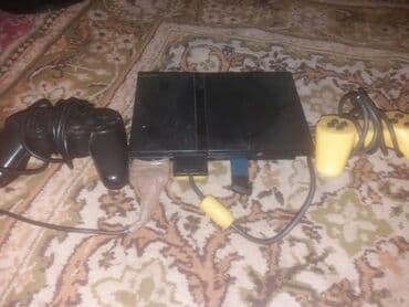 sony play 3: Sony 2 .sa dva dzoistika . Plus memoriska kartica plus fles.ima ulaz — 1