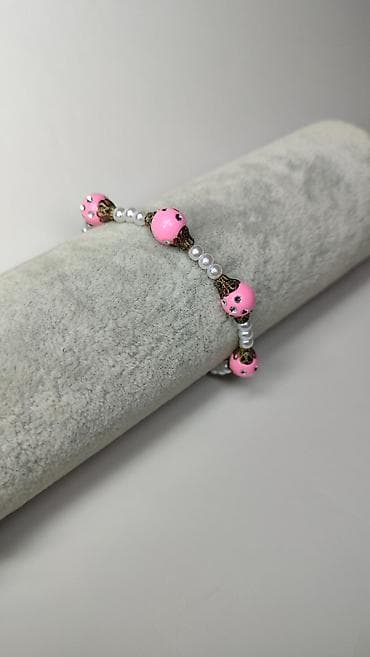 sat za prepisivanje: Nježna narukvica s perlicama – ružičasto/biserna - Dizajn — 6