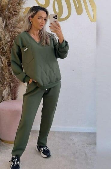 Donji delovi trenerke: Kompleti
Cena 3600
Uni vel.
V30 — 1