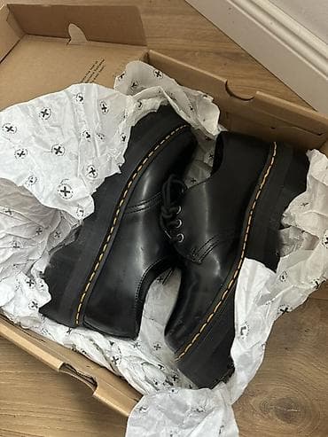 bluze sa perjem: Dr. Martens – crne kožne cipele sa platformom — 3