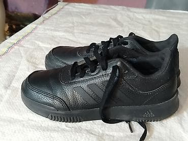 polovni kostimi za maskenbal za decu: Adidas patike u odlicnom stanju droj 36-700 dinara Broj 36 Gaziste 22 — 1