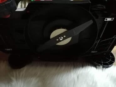 delovi za poljsku kosacicu: Kosačica,trimer i duvaljka Cena 170 evra NOVO Radi na punjive baterije — 4