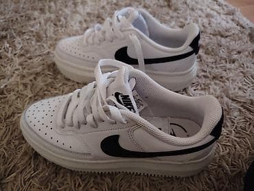 patike nike bele: Nike sportske patike – model sa povišenim đonom, bela boja sa crnim — 1