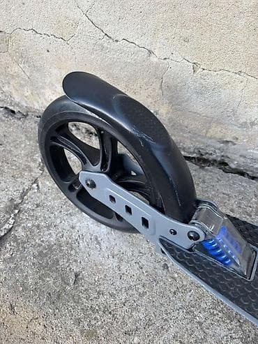 zastava srbije i rusije: Trotinet je potpuno ispravan i u odlicnom stanju sa sitnim tragovima — 10