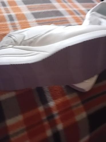 deichmann puma patike: Ženske patike – bele, sa srebrnim detaljima - Moderan dizajn sa — 3