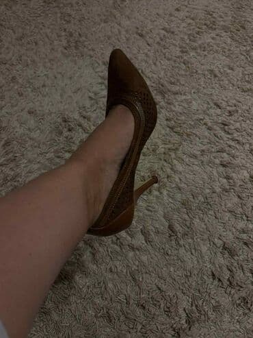 broj cipela po godinama: Salonke, 38 — 4