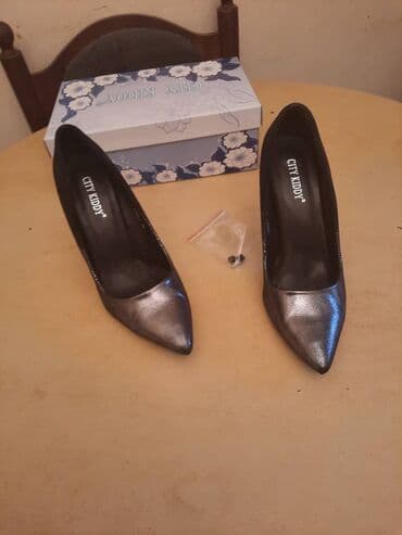srebrna ogrlica sa krsticem: Pumps, 39 — 5