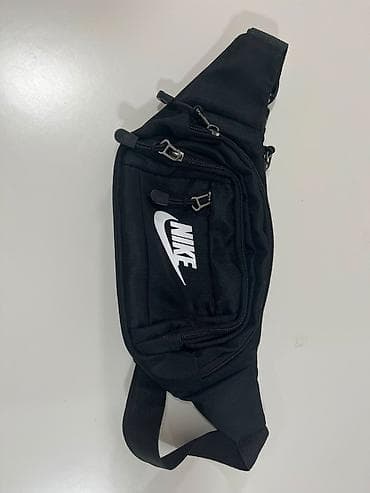 chanel kockasta torba: Nike crna torbica nekoriscena, znak malo odlepljen na kraju ali pored — 1