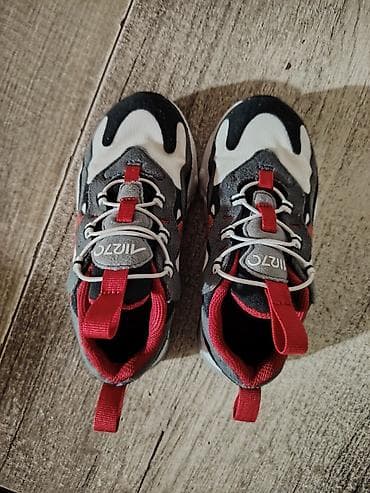 95 bele: Prodajem potpuno nove Nike Air Max 270 patike za dečaka. Original su — 1