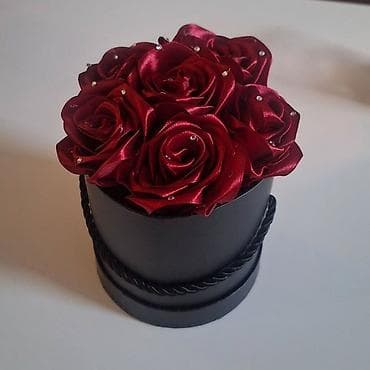 hot: Dekorativne kutije sa večnim ružama od satena - Raskošni aranžmani — 1