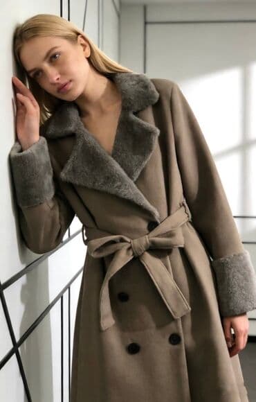 Žensko kaput-haljina stil, dugački kroj, u toploj maslinasto‑taupe