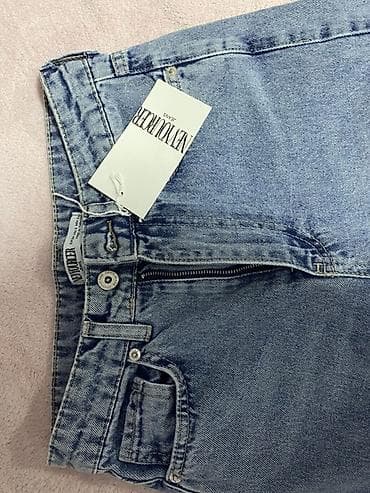 Farmerice – ravni kroj, visok - Model: široke nogavice / straight fit