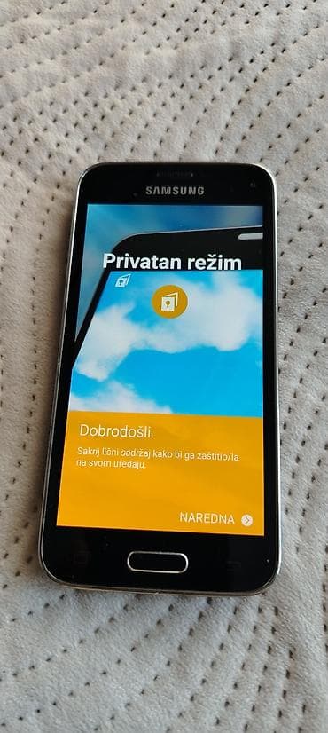Samsung Galaxy S5 mini (SM-G800) - Ekran: Super AMOLED, oštar prikaz