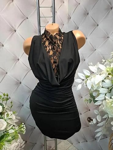 kroksice sa stiklom: Elegantna mini haljina sa čipkanim gornjim delom i drapiranim prednjim — 2