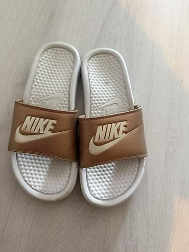 Nike papuče – model sa širokim kaišem, broj 40