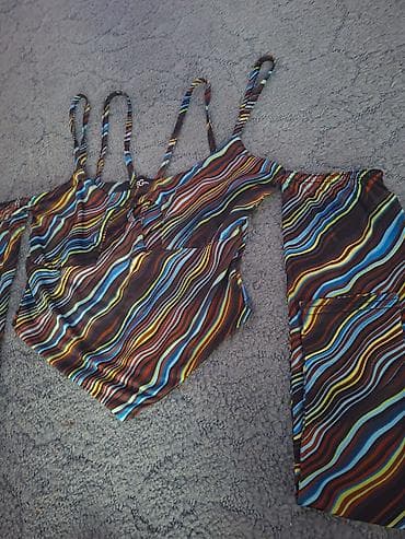 Prelepa bluzica, odgovara veličini XS i S na lalafo.rs Prelepa bluzica, odgovara veličini XS i S