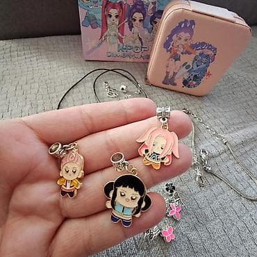 Aksesoari za kosu: Novo Set pandora k- pop 2200 din . Set sadrži: 35 raznih — 9