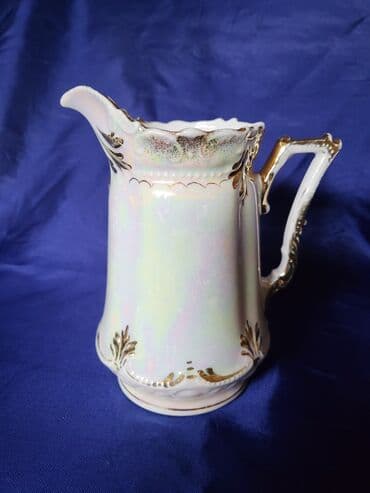 Čajnici: Bokal porcelan,sedef glazura 1914 do 1918godina. Bokal je — 1