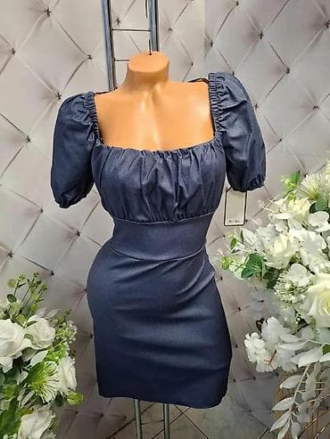 parka s: Ženska mini haljina s puf rukavima i otvorenim leđima na pertlanje — 3