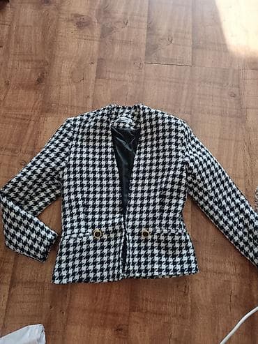 Ženski sako u pepita (houndstooth) dezenu, crno-beli. Model bez kragne