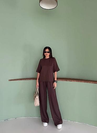 Kućna odeća: Kompleti Cena 3500 din Duzina 120 cm Vel uni Boje crna teget zelena — 3