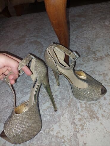 c a papuce: Sandale, 37 — 2